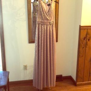 Jessica Howard size 6 long Taupe and gold dress.